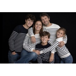 SÉANCE PHOTO FAMILLE EN STUDIO – 5 PHOTOS