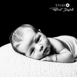 SÉANCE STUDIO BÉBÉ ou NOUVEAU-NÉ – 5 PHOTOS