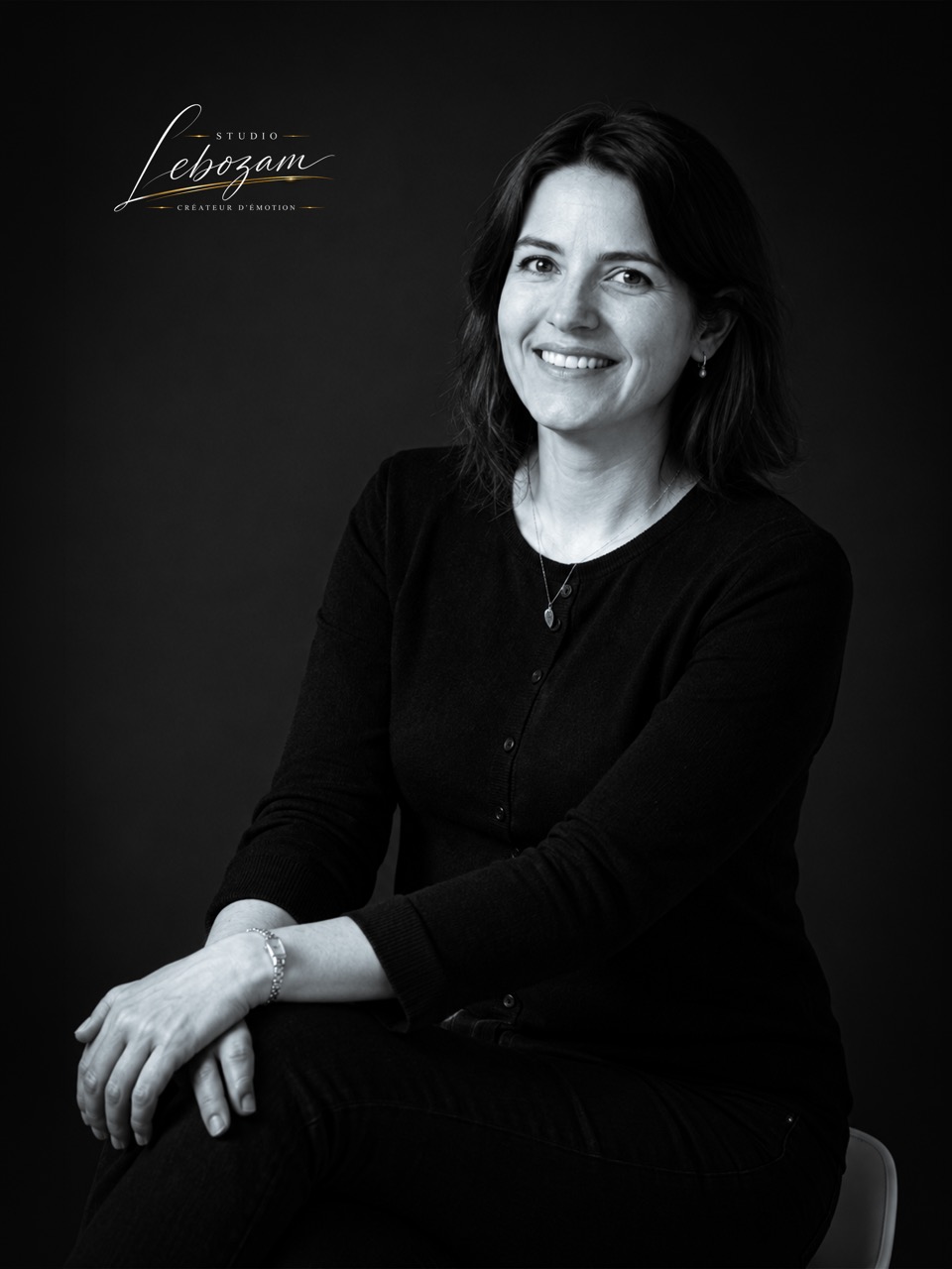Portrait professionnel féminin en noir et blanc — Studio Lebozam